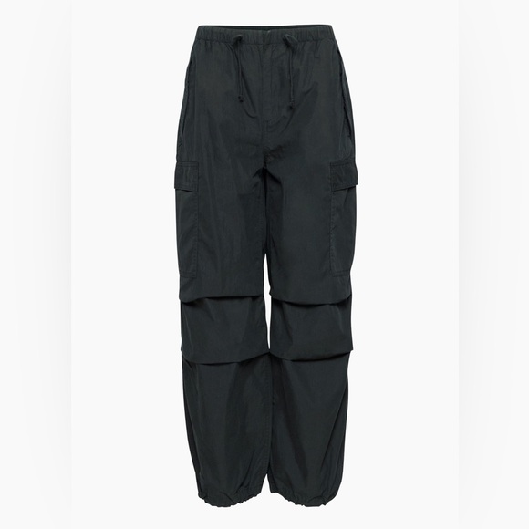 Aritzia Pants - Aritzia TNA Squad Pocket Parachute Pant NWOT